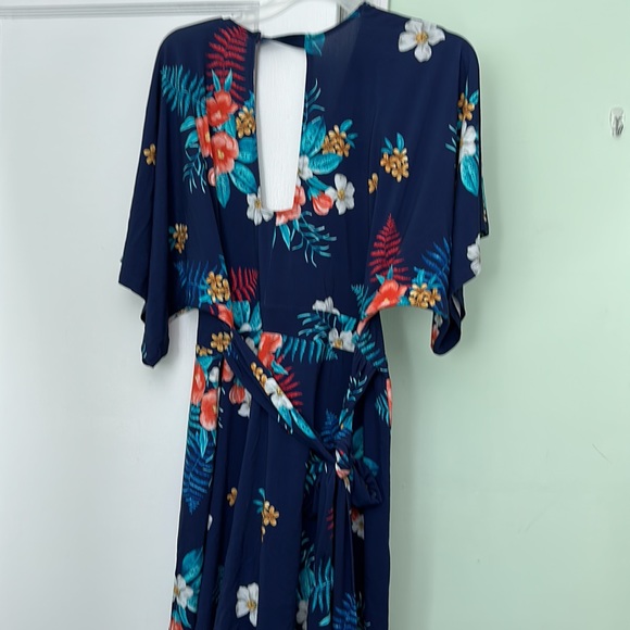⭐️EXPRESS FLORAL ROMPER SIZE LARGE - Picture 5 of 6
